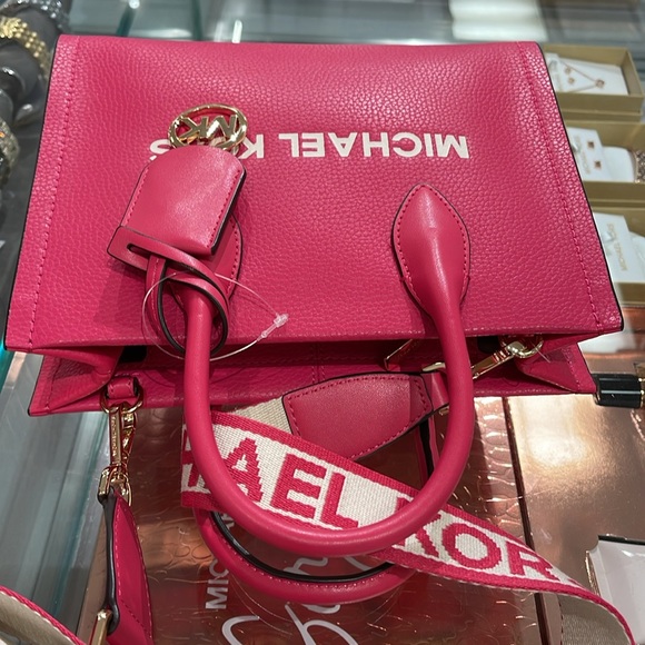 Michael Kors Mirella Small Pebbled Leather Shopper Crossbody XBODY Bag MK
NWT - Picture 9 of 16